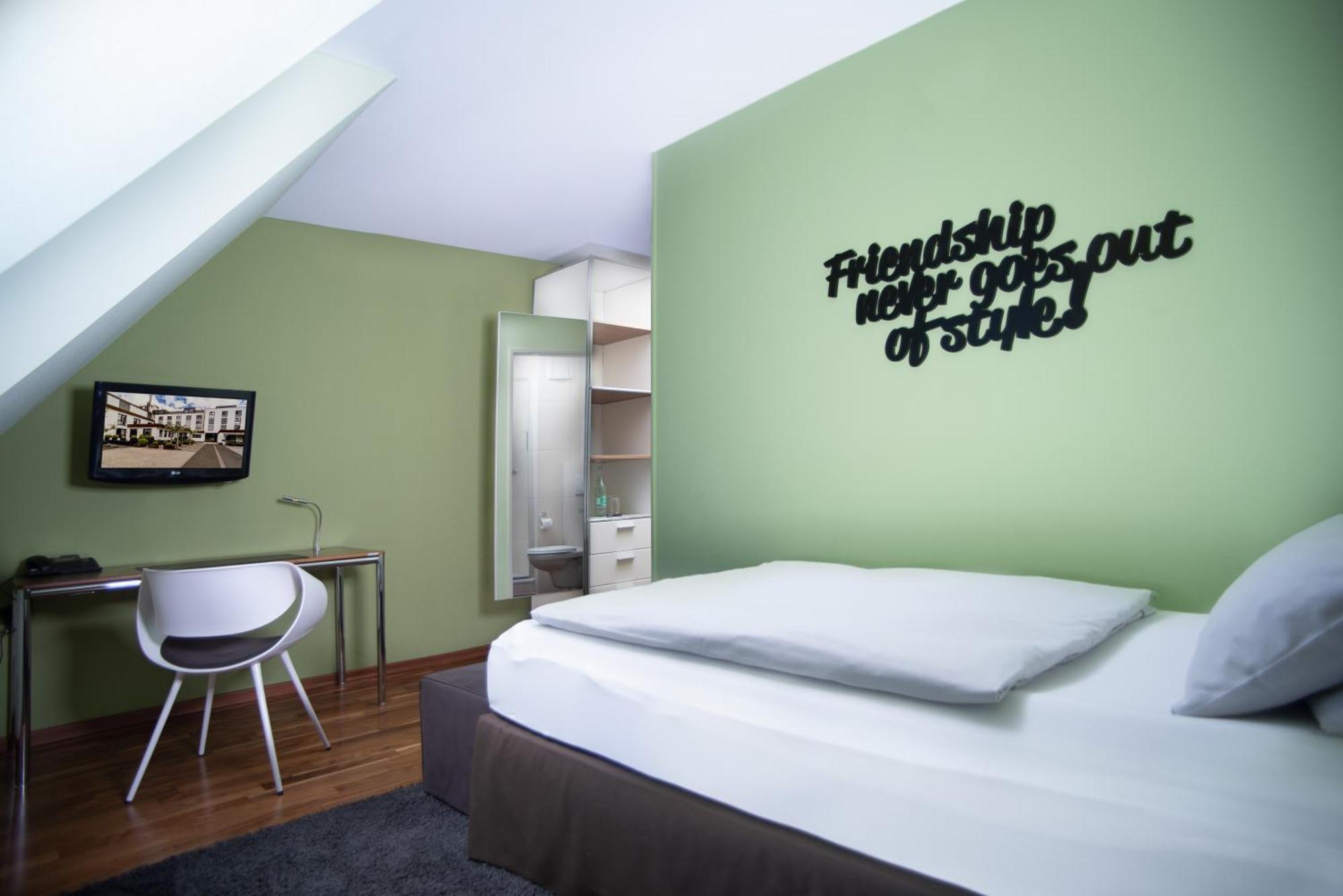 &Repeat Koeln Airport Hotel Exterior photo