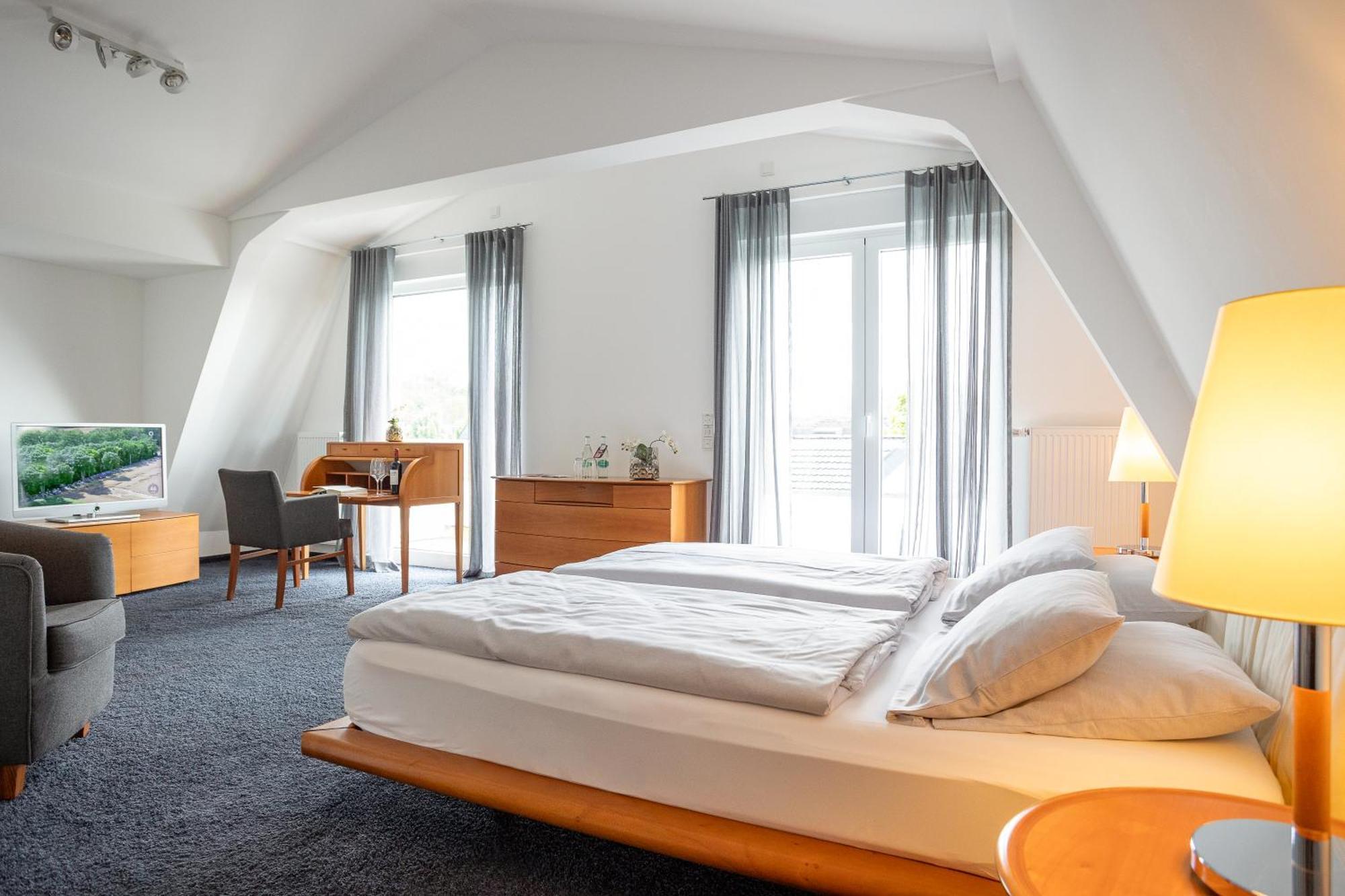 &Repeat Koeln Airport Hotel Exterior photo